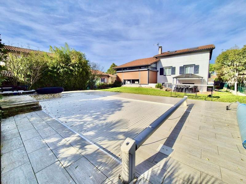 Maison - 213 m² - 5 pièces