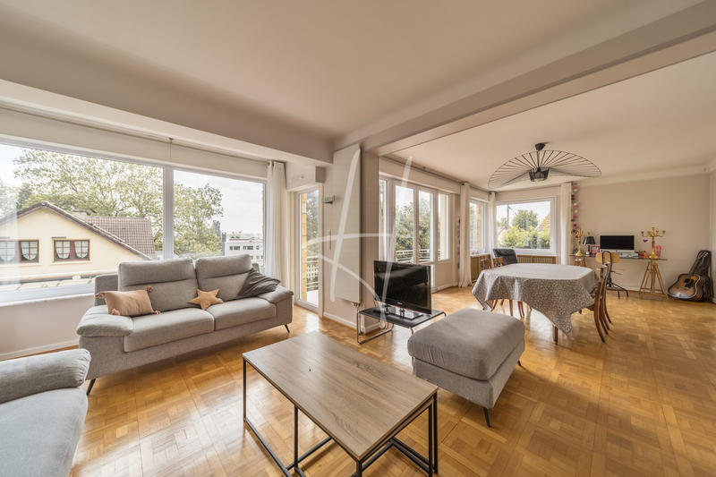 Villa - 223 m² - 8 pièces