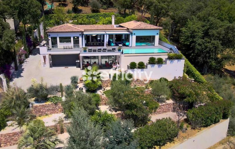 Villa - 300 m² - 10 pièces