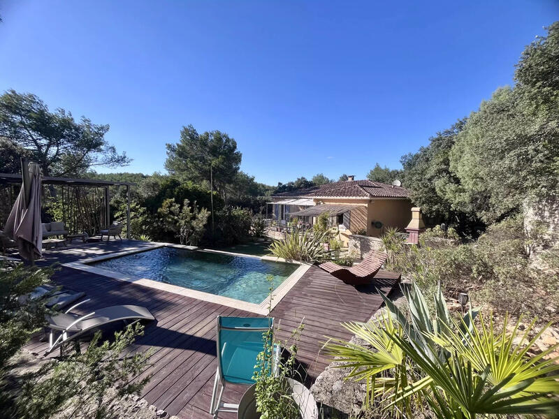 Maison - 210 m² - 7 pièces