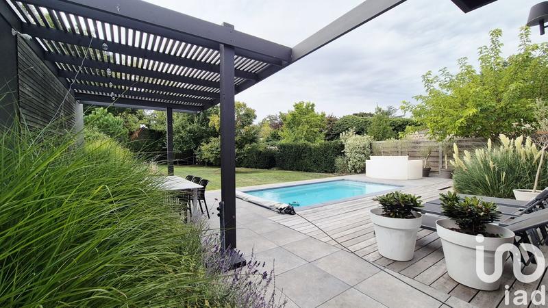 Maison - 253 m² - 9 pièces