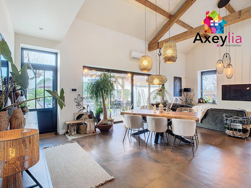 Propriété - 272 m² - 9 pièces