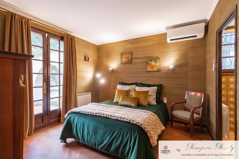 Maison - 223 m² - 6 pièces