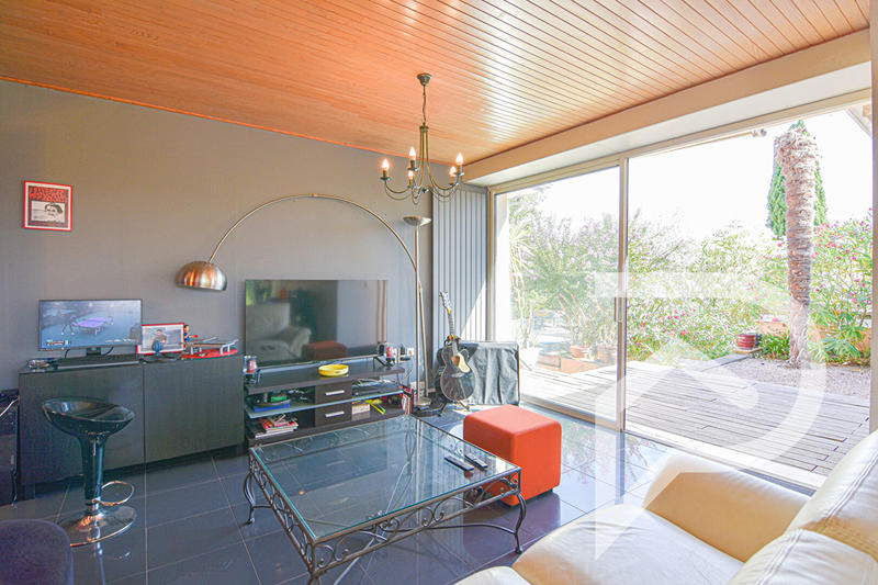 Maison - 242 m² - 6 pièces