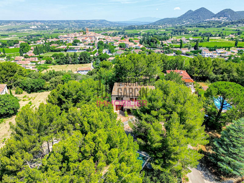 Maison - 256 m² - 10 pièces