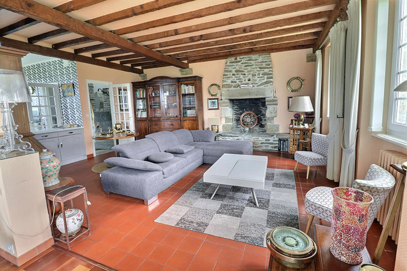 Maison - 311 m² - 10 pièces