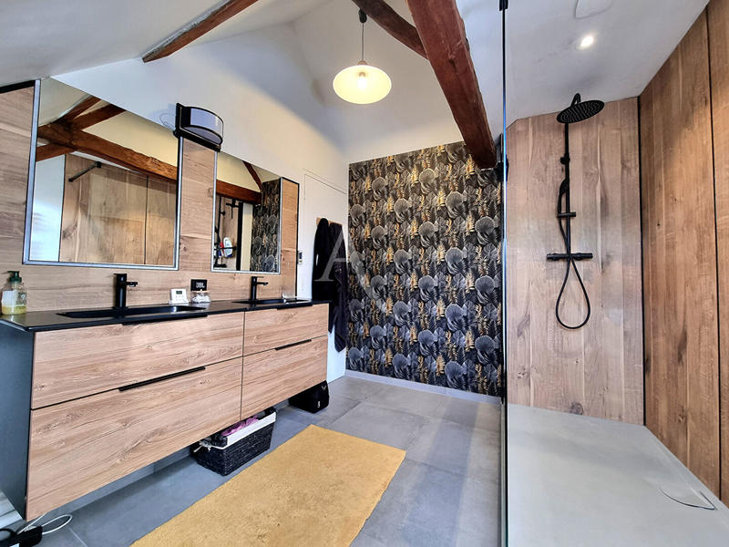 Maison - 176 m² - 8 pièces