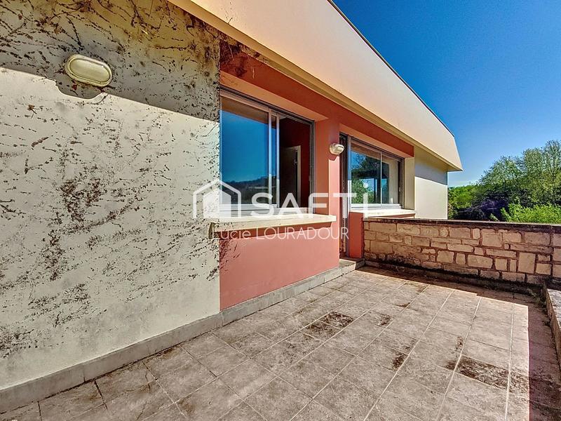 Maison - 257 m² - 11 pièces