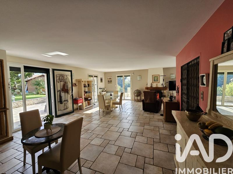 Maison - 312 m² - 9 pièces