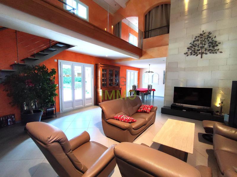 Maison - 238 m² - 8 pièces