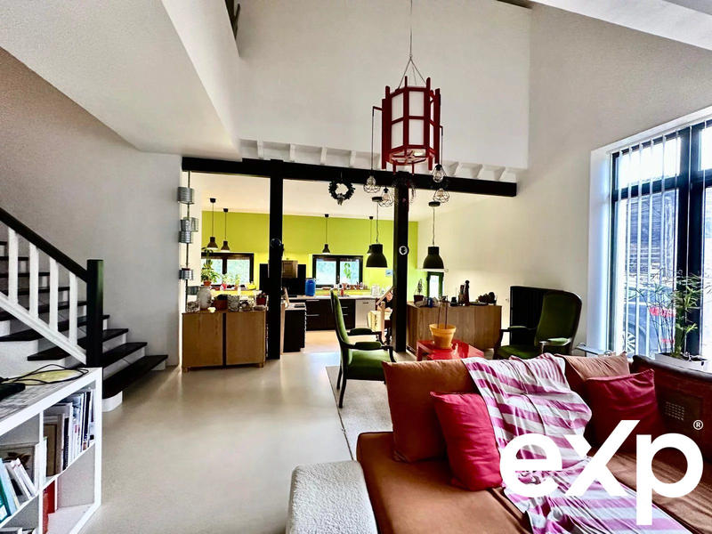 Maison traditionnelle - 219 m² - 9 pièces