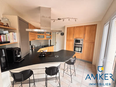 Maison - 181 m² - 7 pièces