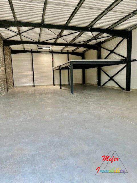 Local d'activités - 300 m² - 1 pièce