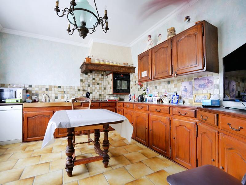 Maison - 238 m² - 9 pièces