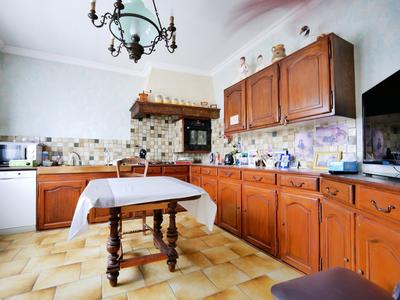 Maison - 238 m² - 9 pièces