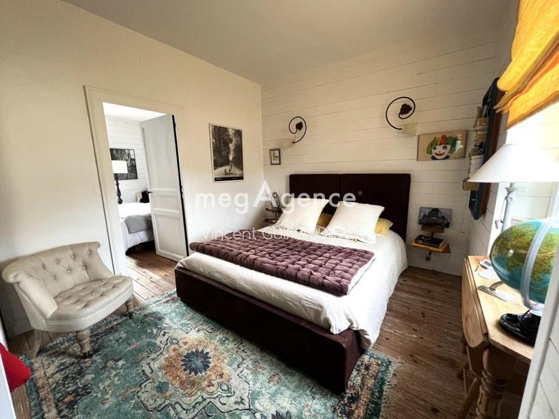 Maison - 208 m² - 9 pièces