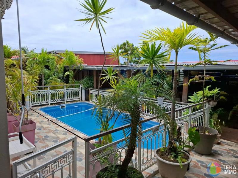 Maison - 185 m² - 8 pièces