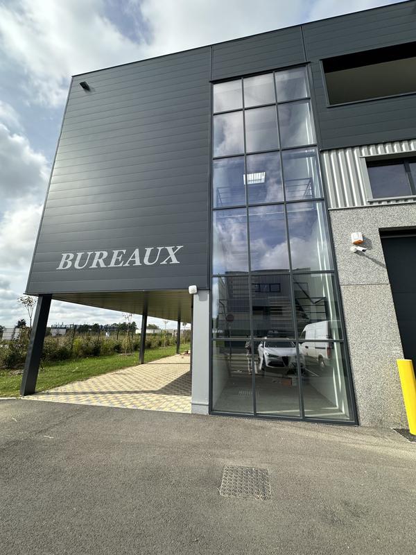 Local d'activités - 300 m² - 1 pièce