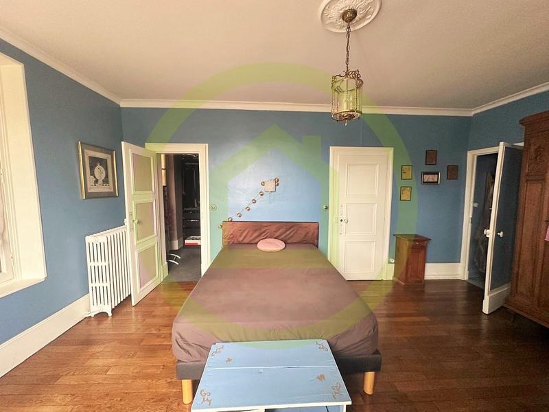 Maison - 183 m² - 7 pièces