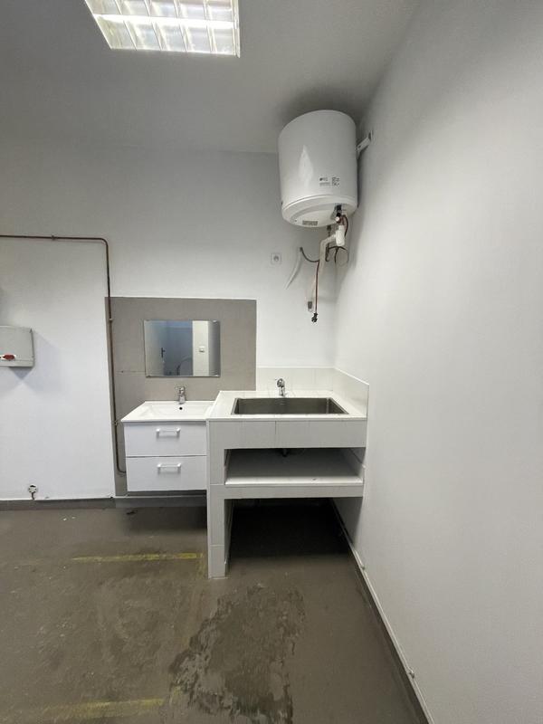 Local d'activités - 335 m²