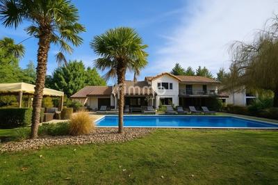 Maison - 484 m² - 7 pièces