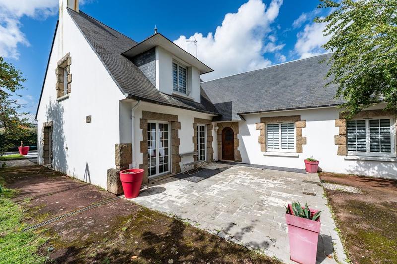 Maison - 202 m² - 6 pièces