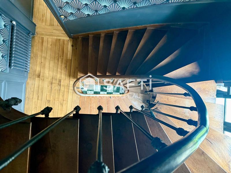 Maison - 239 m² - 10 pièces