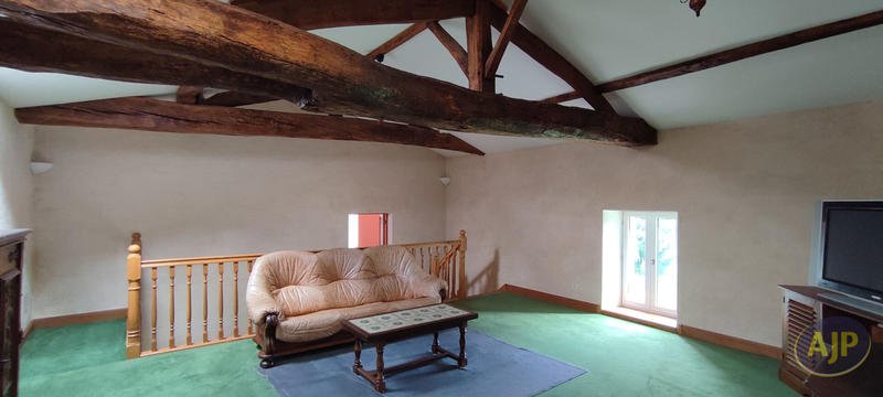 Maison - 318 m² - 9 pièces