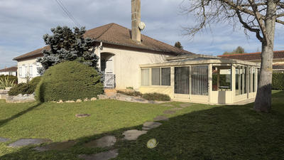 Maison traditionnelle - 220 m² - 7 pièces