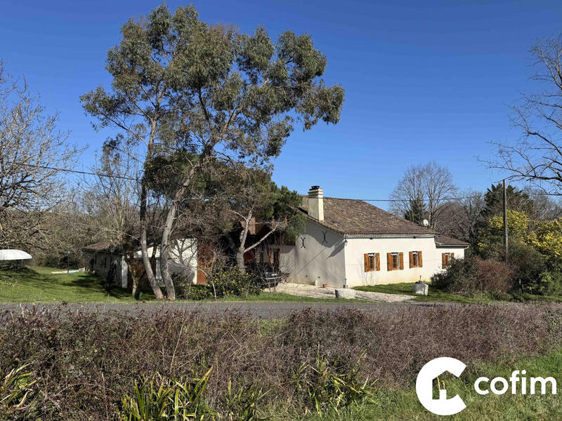 Maison - 253 m² - 5 pièces