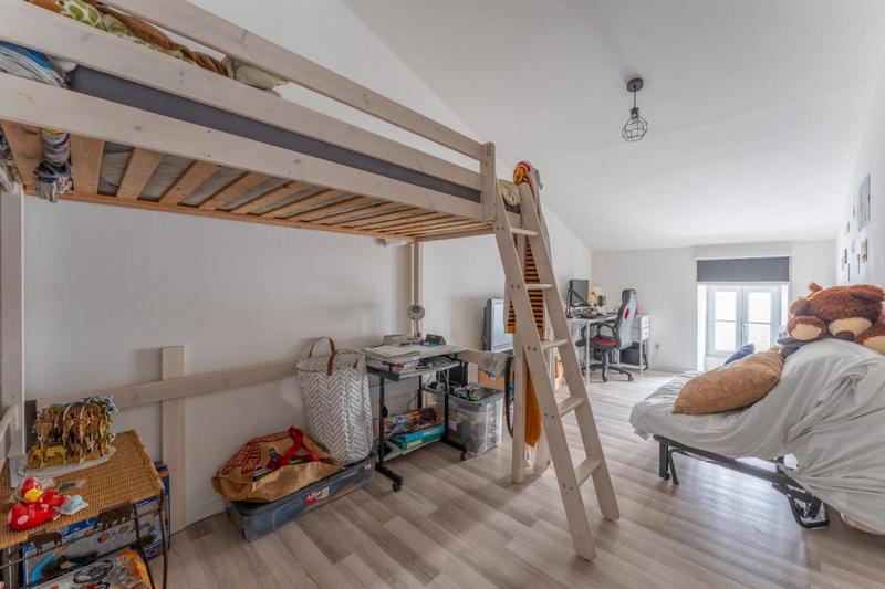 Maison - 210 m² - 10 pièces