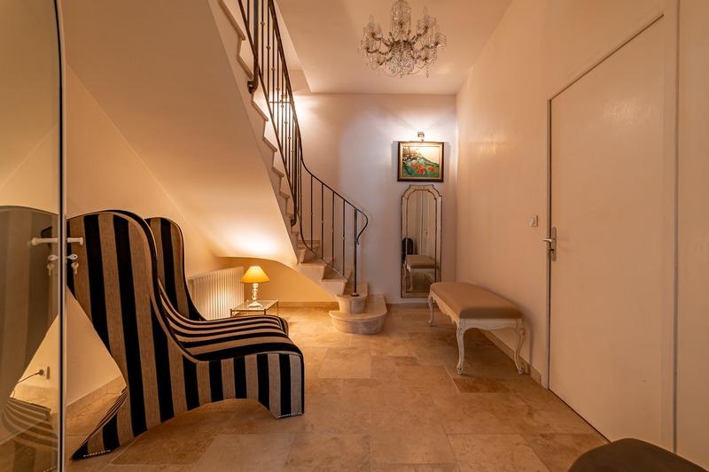 Mas - 440 m² - 12 pièces