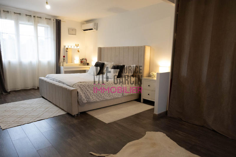 Maison - 238 m² - 6 pièces