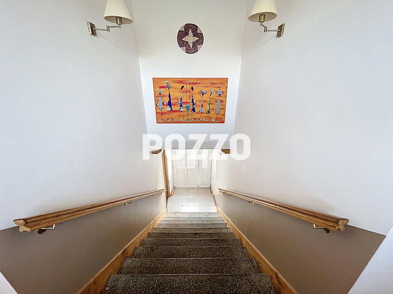 Maison - 215 m² - 8 pièces