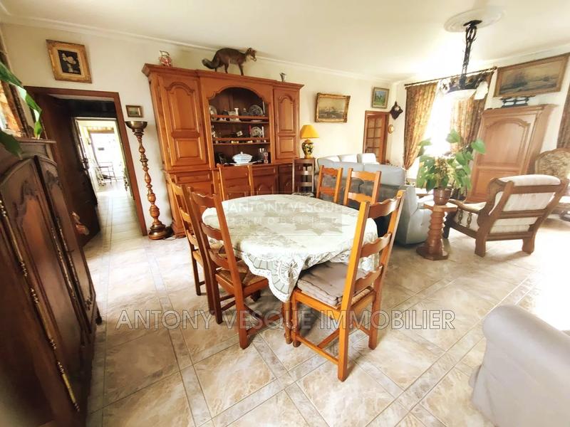 Maison - 250 m² - 10 pièces