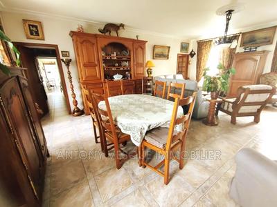 Maison - 250 m² - 10 pièces