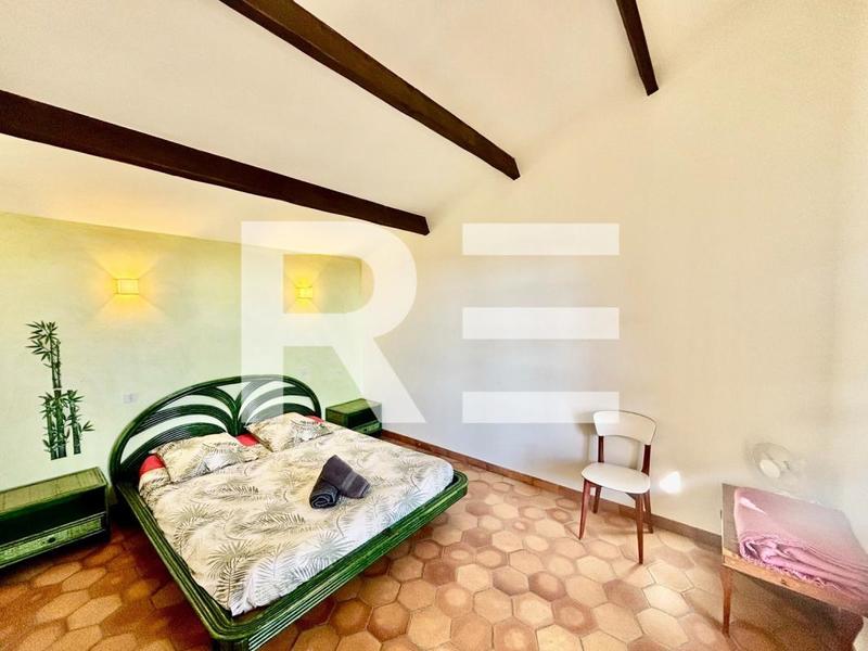 Maison - 205 m² - 7 pièces