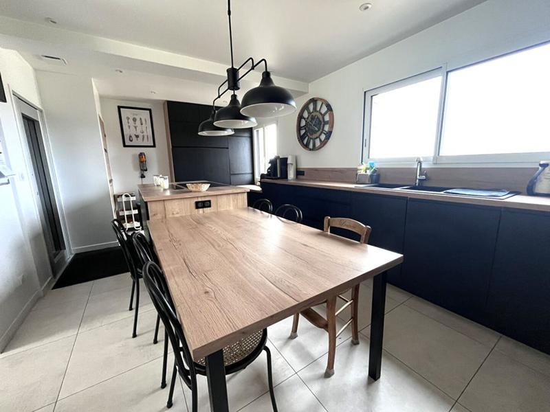 Maison - 200 m² - 10 pièces