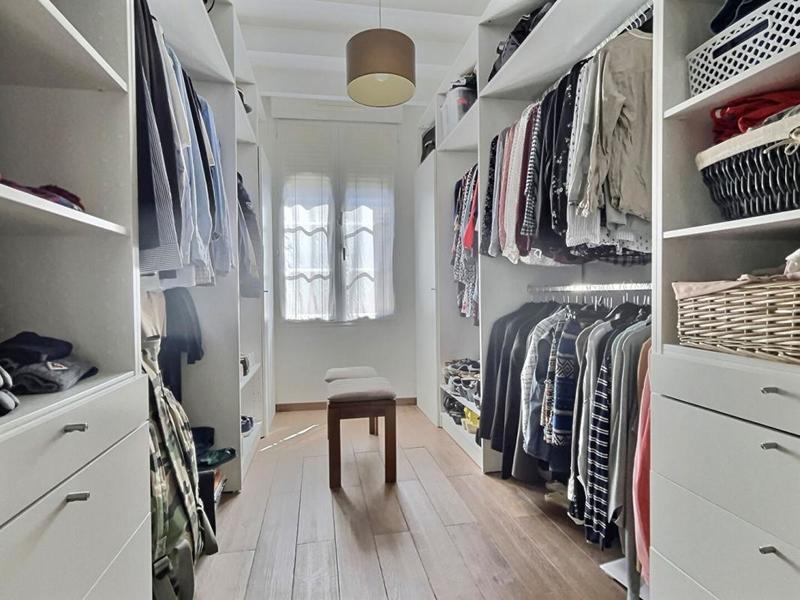 Maison - 240 m² - 10 pièces