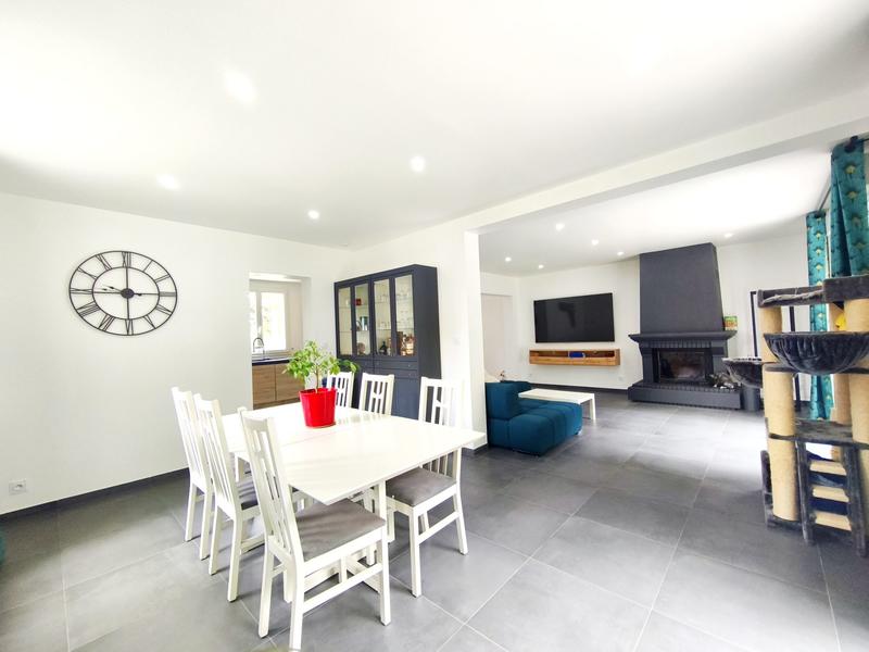 Maison traditionnelle - 170 m² - 9 pièces