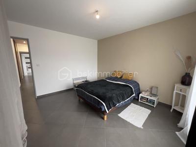 Maison - 235 m² - 8 pièces