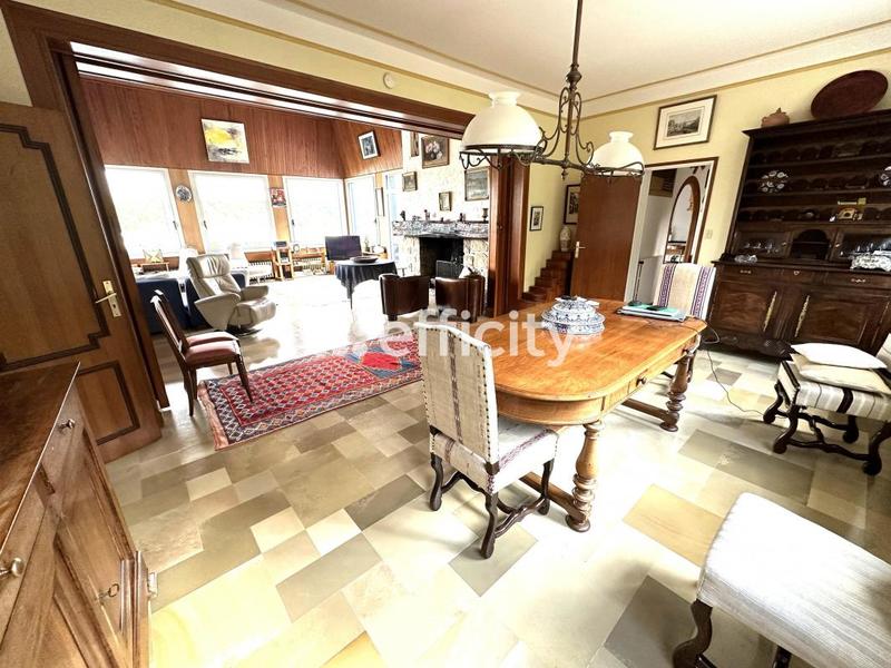 Maison - 200 m² - 7 pièces