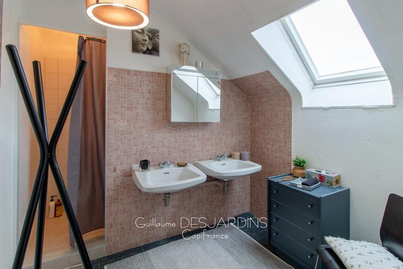 Maison - 240 m² - 8 pièces