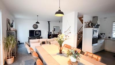 Maison - 96 m² - 5 pièces