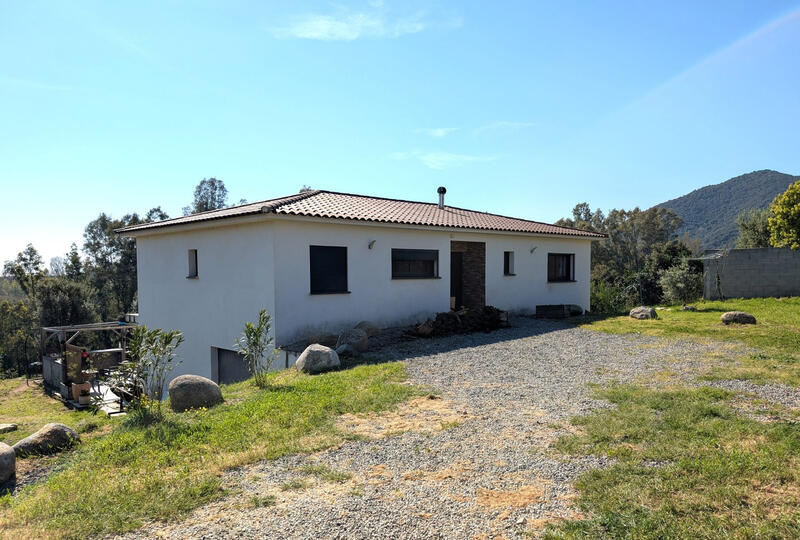 Villa - 100 m² - 4 pièces