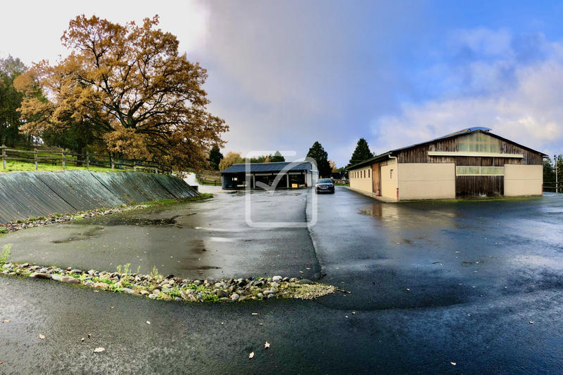 Maison - 250 m² - 15 pièces