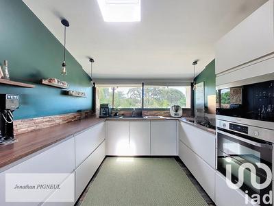 Maison - 220 m² - 7 pièces