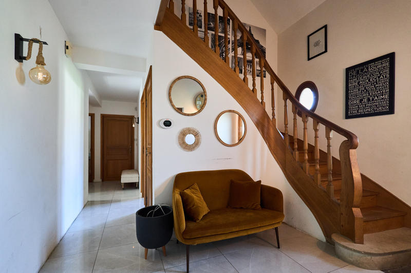 Maison - 237 m² - 9 pièces