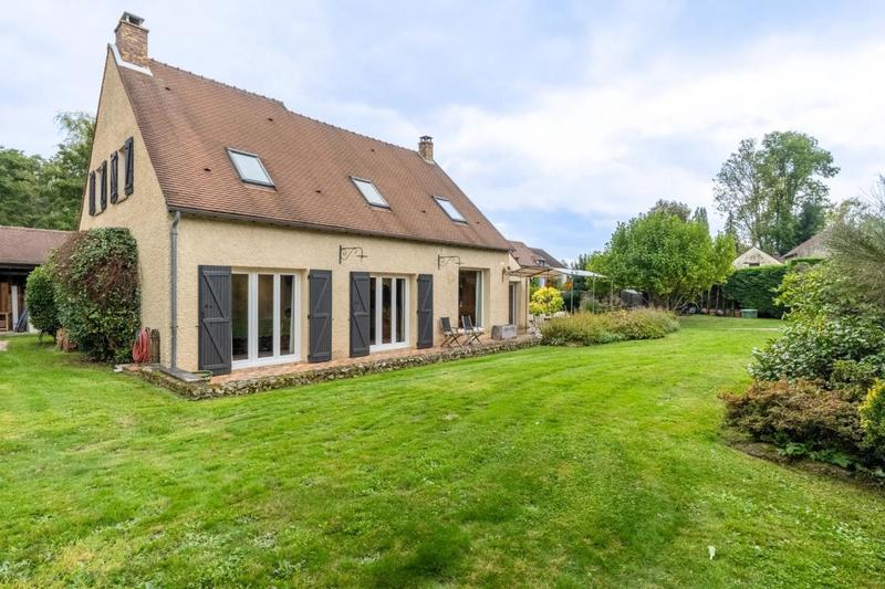 Propriété - 210 m² - 7 pièces