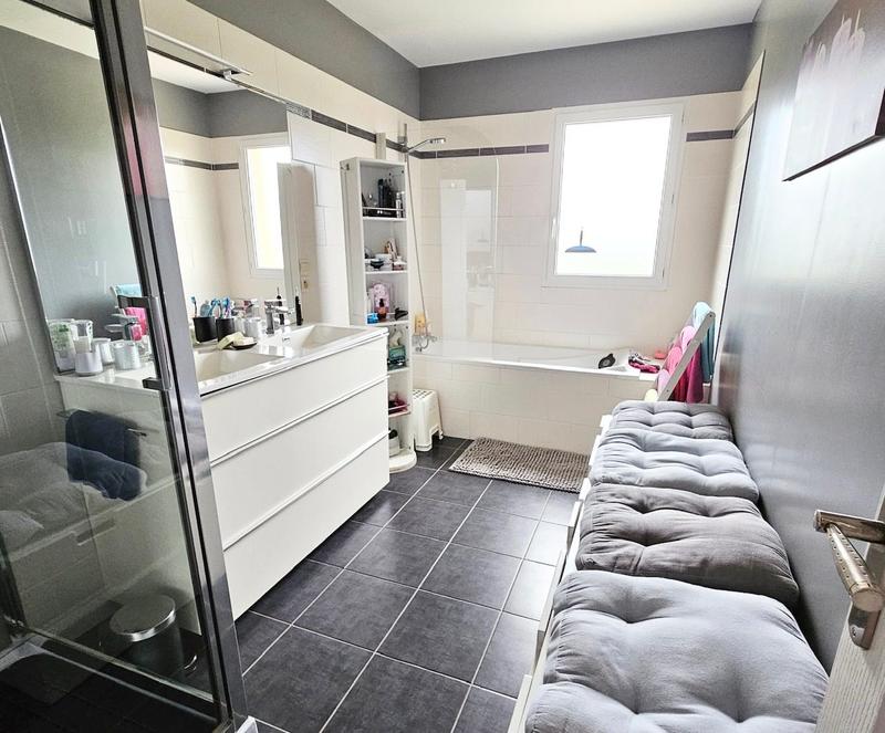 Maison - 121 m² - 6 pièces